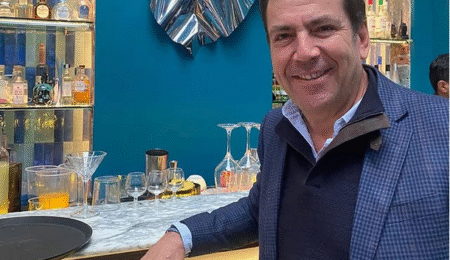 Captan a Lalo Salazar muy acaramelado con misteriosa mujer tras ruptura con Laura Flores Captan a Lalo Salazar muy acaramelado con misteriosa mujer tras ruptura con Laura Flores