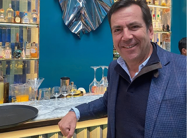 Captan a Lalo Salazar muy acaramelado con misteriosa mujer tras ruptura con Laura Flores