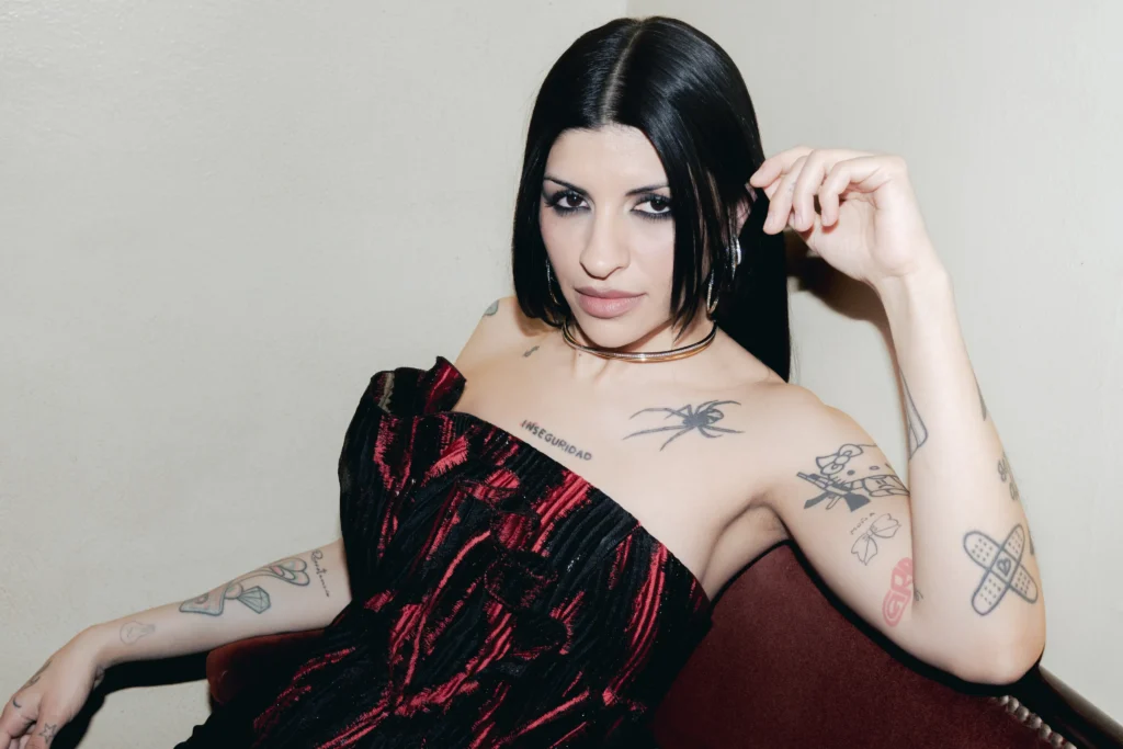 Cazzu será notificada por rogatoria internacional tras demanda de Christian Nodal en Jalisco