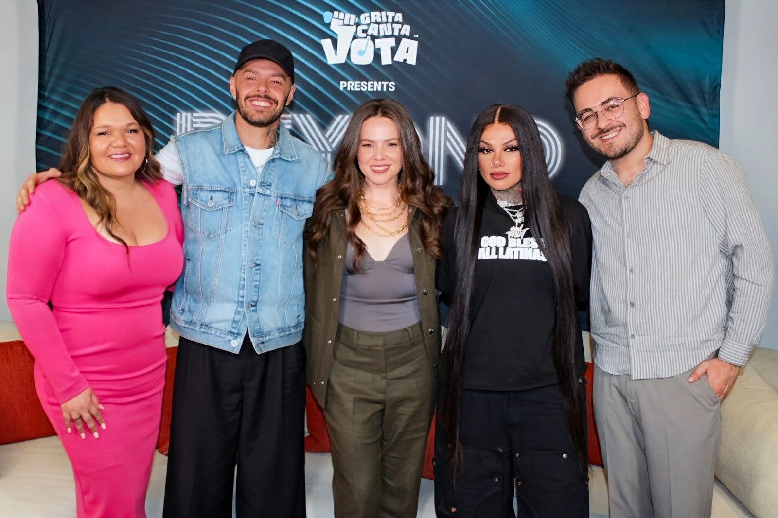 Estrellas de la música latina listas a impulsar el compromiso cívico después de su participación en la charla informal "Beyond The Music: Voces que mueven" en Las Vegas.
