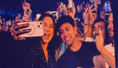 Fan cumple su promesa y se tatúa el corazón que Dua Lipa le dibujó en el brazo Fan cumple su promesa y se tatúa el corazón que Dua Lipa le dibujó en el brazo