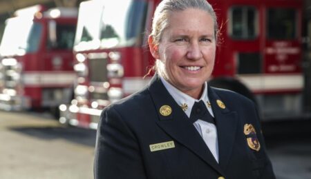 La exjefa del LAFD, Kristin Crowley, está demandando a la Ciudad de Los Ángeles