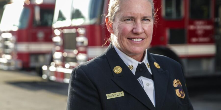 La exjefa del LAFD, Kristin Crowley, está demandando a la Ciudad de Los Ángeles La exjefa del LAFD, Kristin Crowley, está demandando a la Ciudad de Los Ángeles