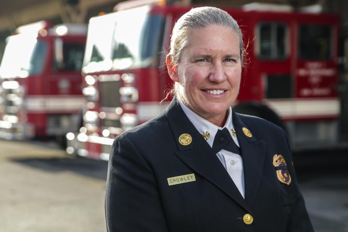 La exjefa del LAFD, Kristin Crowley, está demandando a la Ciudad de Los Ángeles