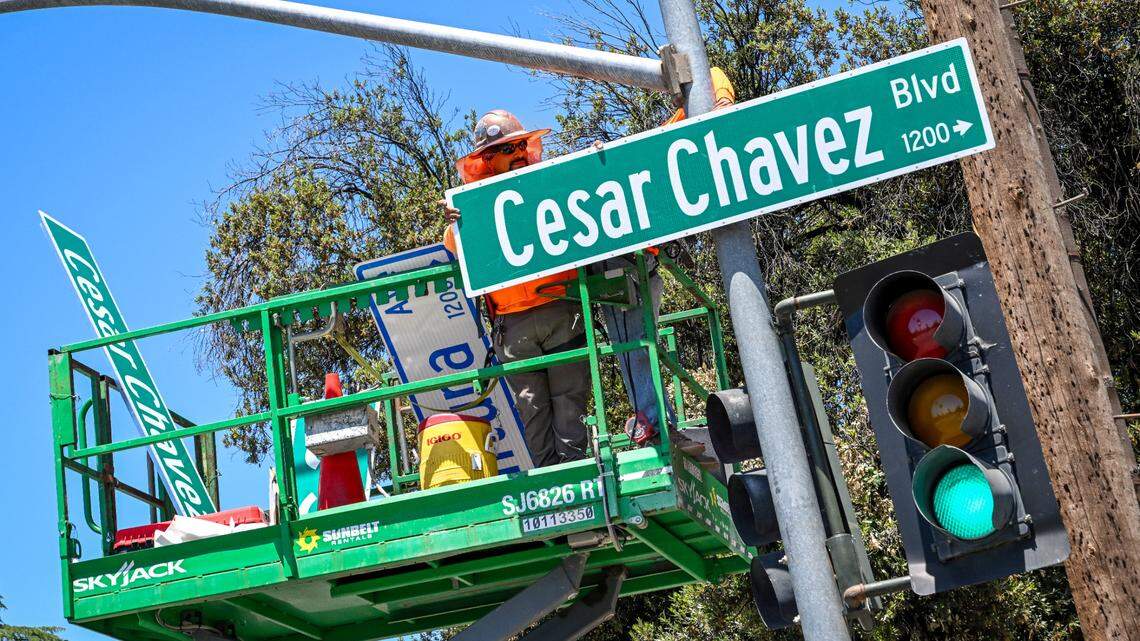 Los Ángeles renombra el día de César Chávez como “día de los trabajadores agrícolas” tras decisión histórica de Karen Bass