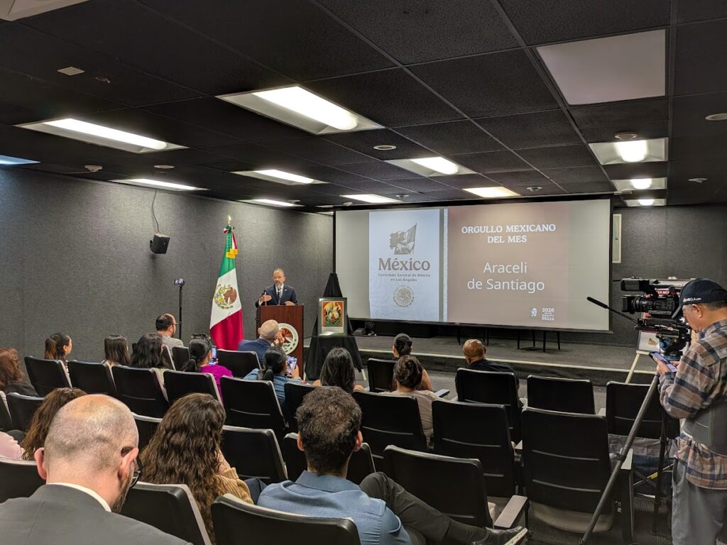 Consulado de México en Los Ángeles reconoce a Araceli de Santiago como Orgullo Mexicano del Mes y ejemplo de resiliencia migrante Consulado de México en Los Ángeles reconoce a Araceli de Santiago como Orgullo Mexicano del Mes y ejemplo de resiliencia migrante