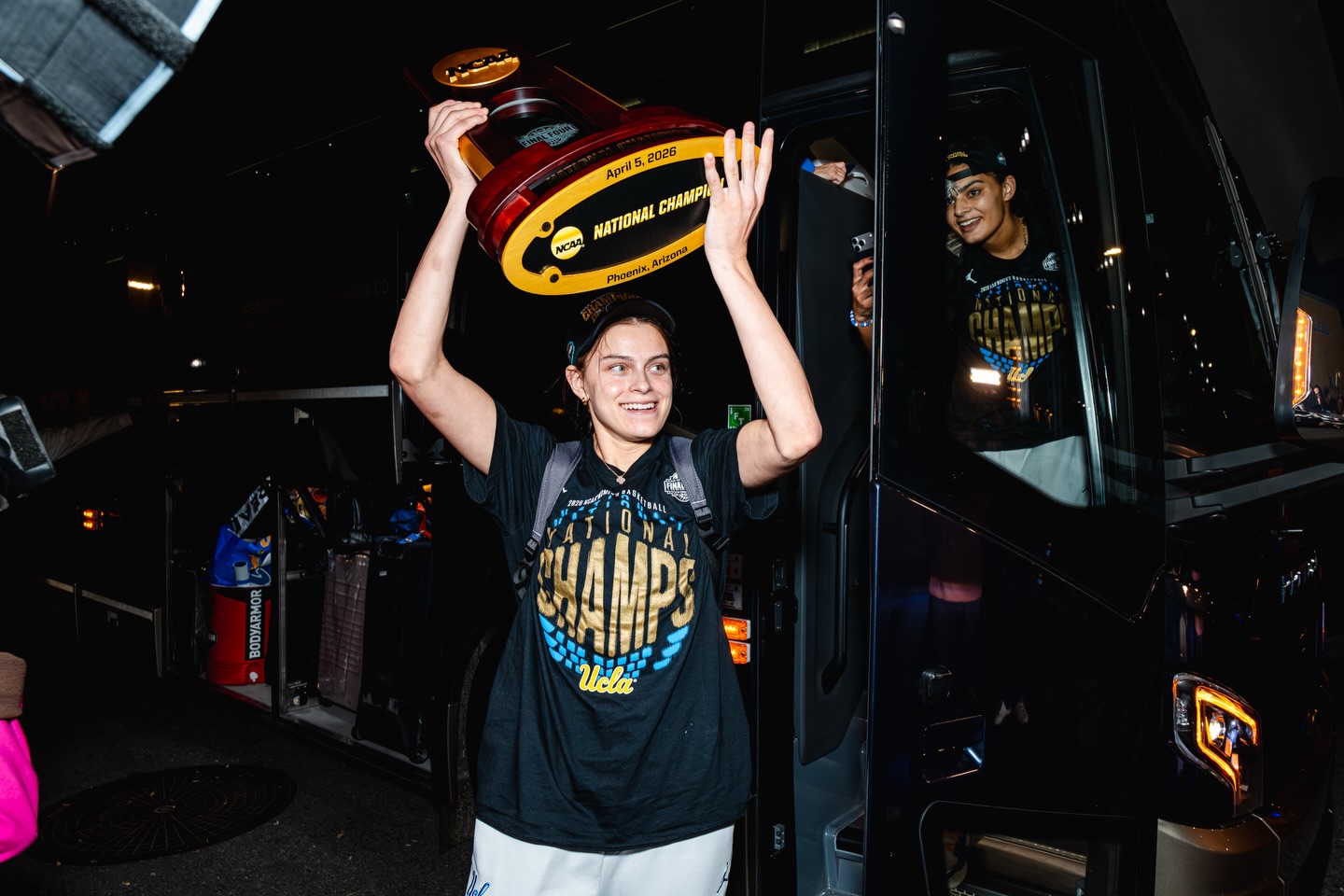 La estrella con raíces mexicanas lidera a UCLA al título nacional y se perfila como futura figura de la WNBA
