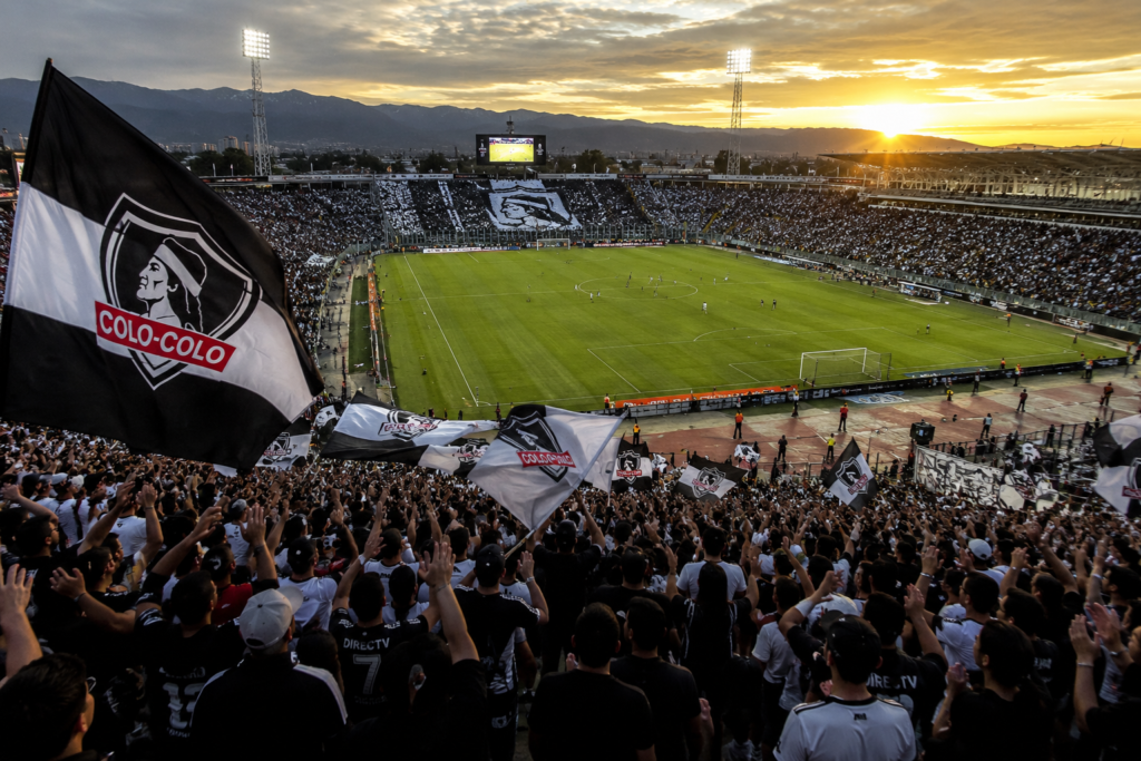 Lágrimas en Colo Colo: el emotivo momento de Vozinha al firmar con el club chileno