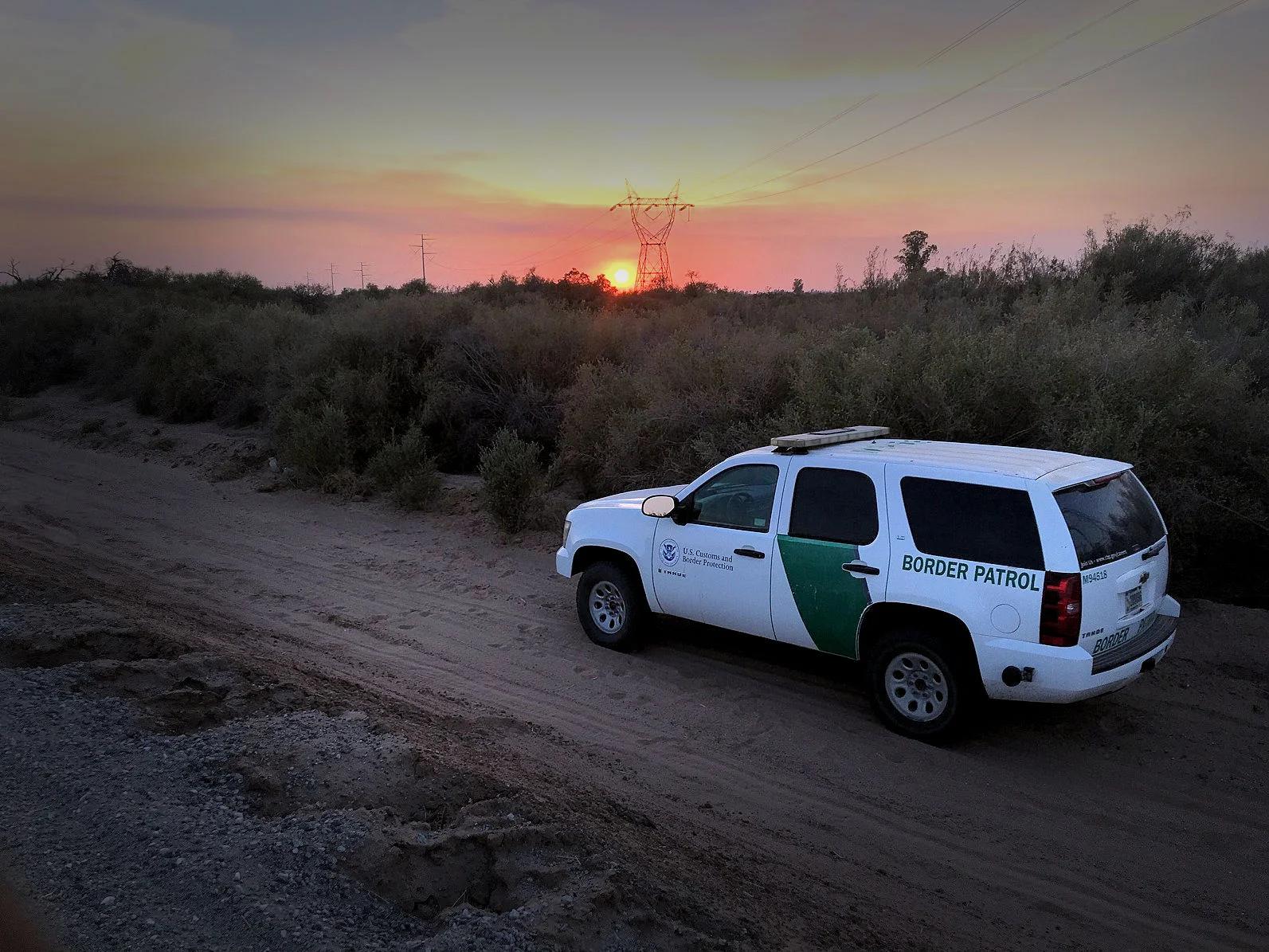 ICE suspende la mayoría de los controles de tráfico tras dos operativos mortales