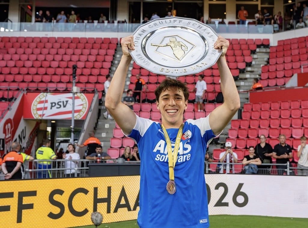 El defensor Mateo Chávez se proclamó campeón de la Johan Cruyff Shield de los Países Bajos después El defensor Mateo Chávez se proclamó campeón de la Johan Cruyff Shield de los Países Bajos después