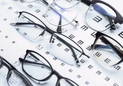 gafas-grafico-ojos-sobre-fondo-blanco_1387-278